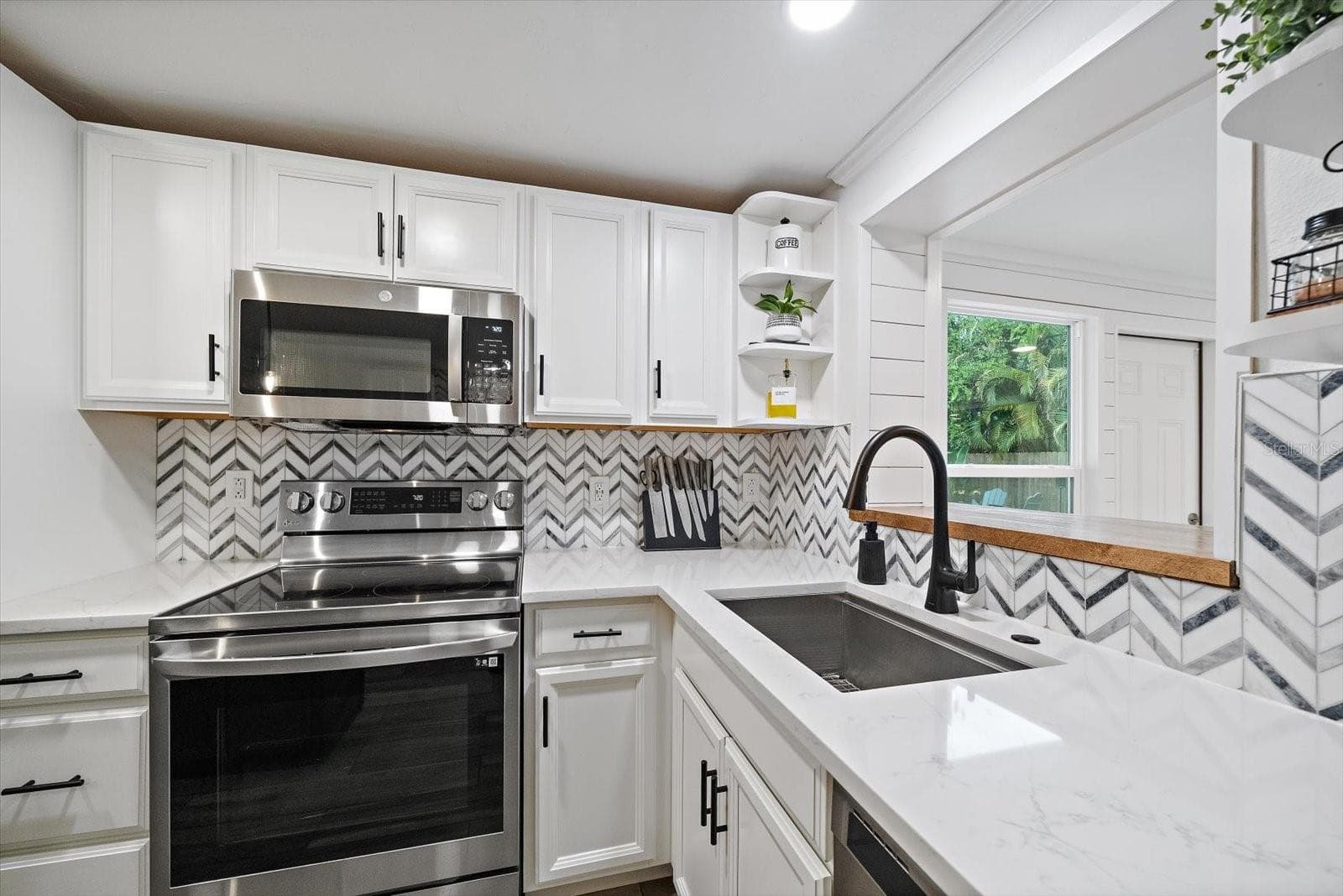 Single Family Residence at 852 ACADIA RD, VENICE, photo 11 of 48