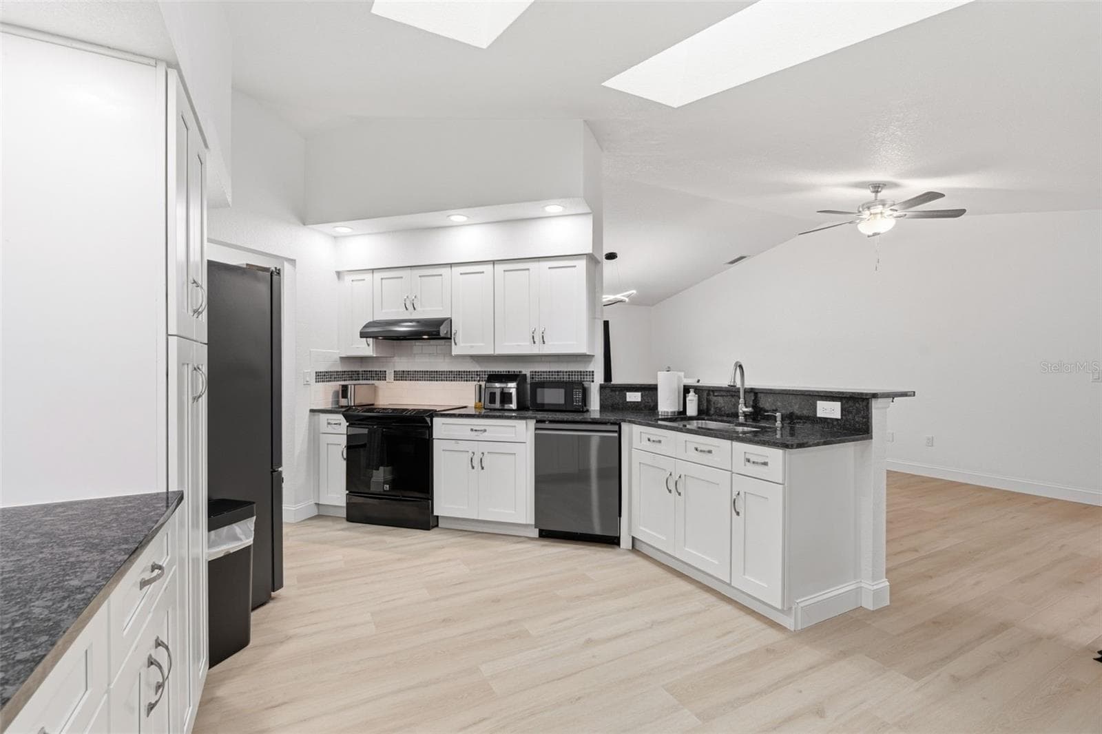 solid surface counter tops - 4209 FLAMINGO BLVD, PORT CHARLOTTE