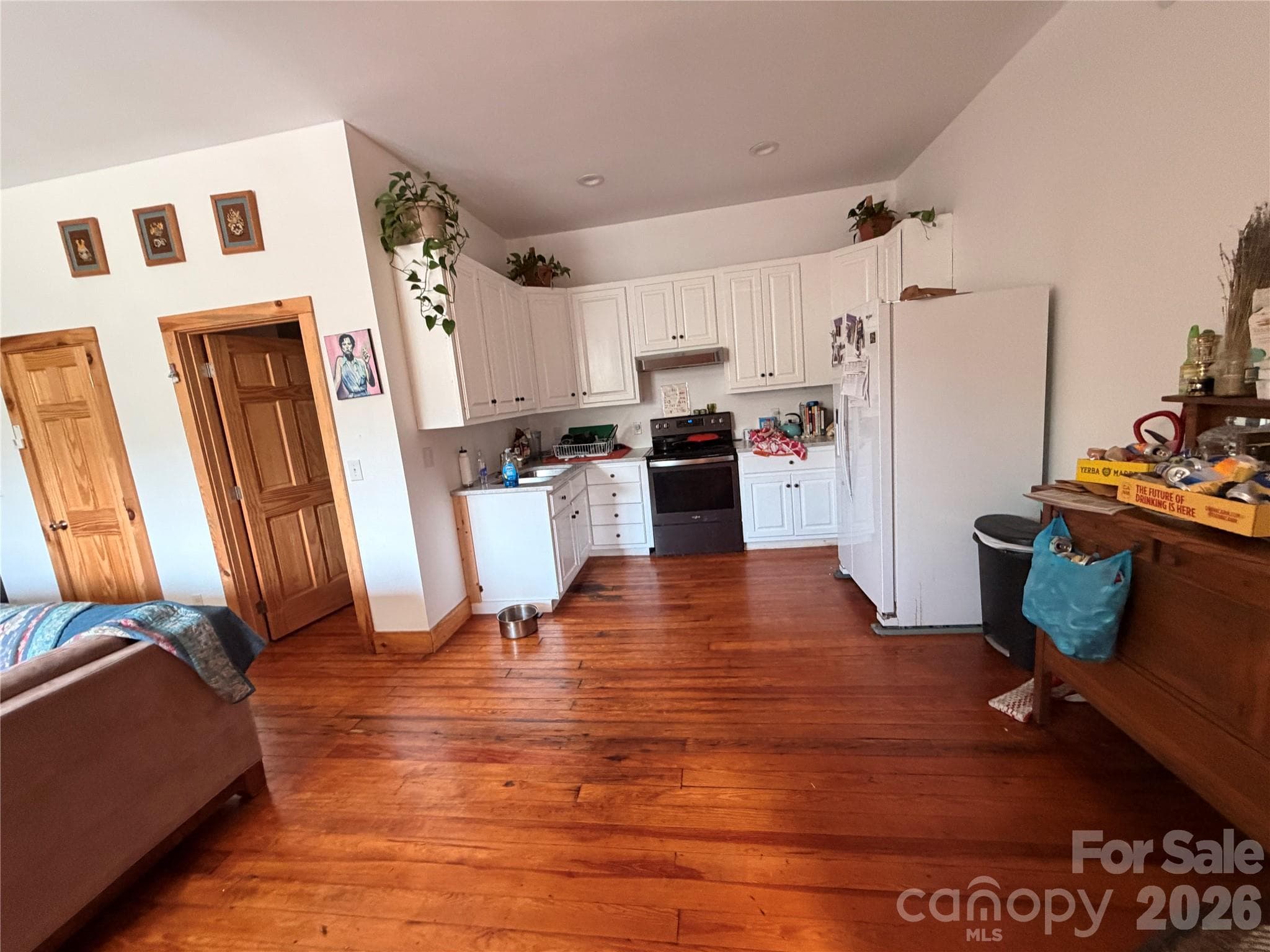 One bedroom apartment - 20 S Main Street S, Marshall