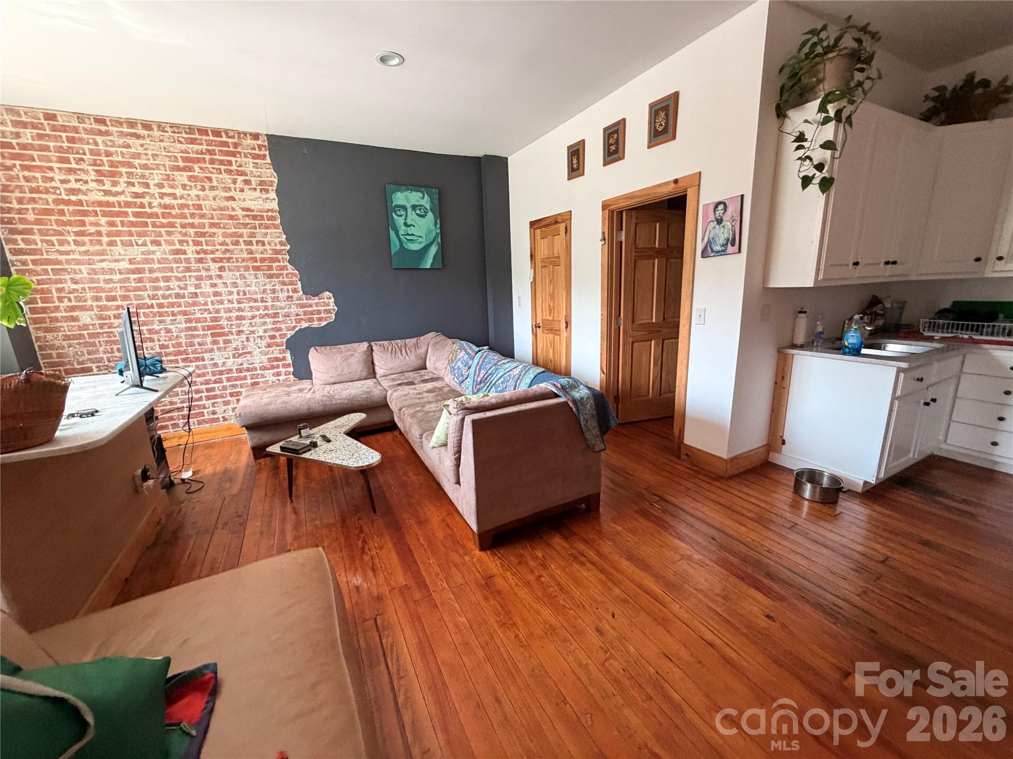 Living area - 20 S Main Street S, Marshall
