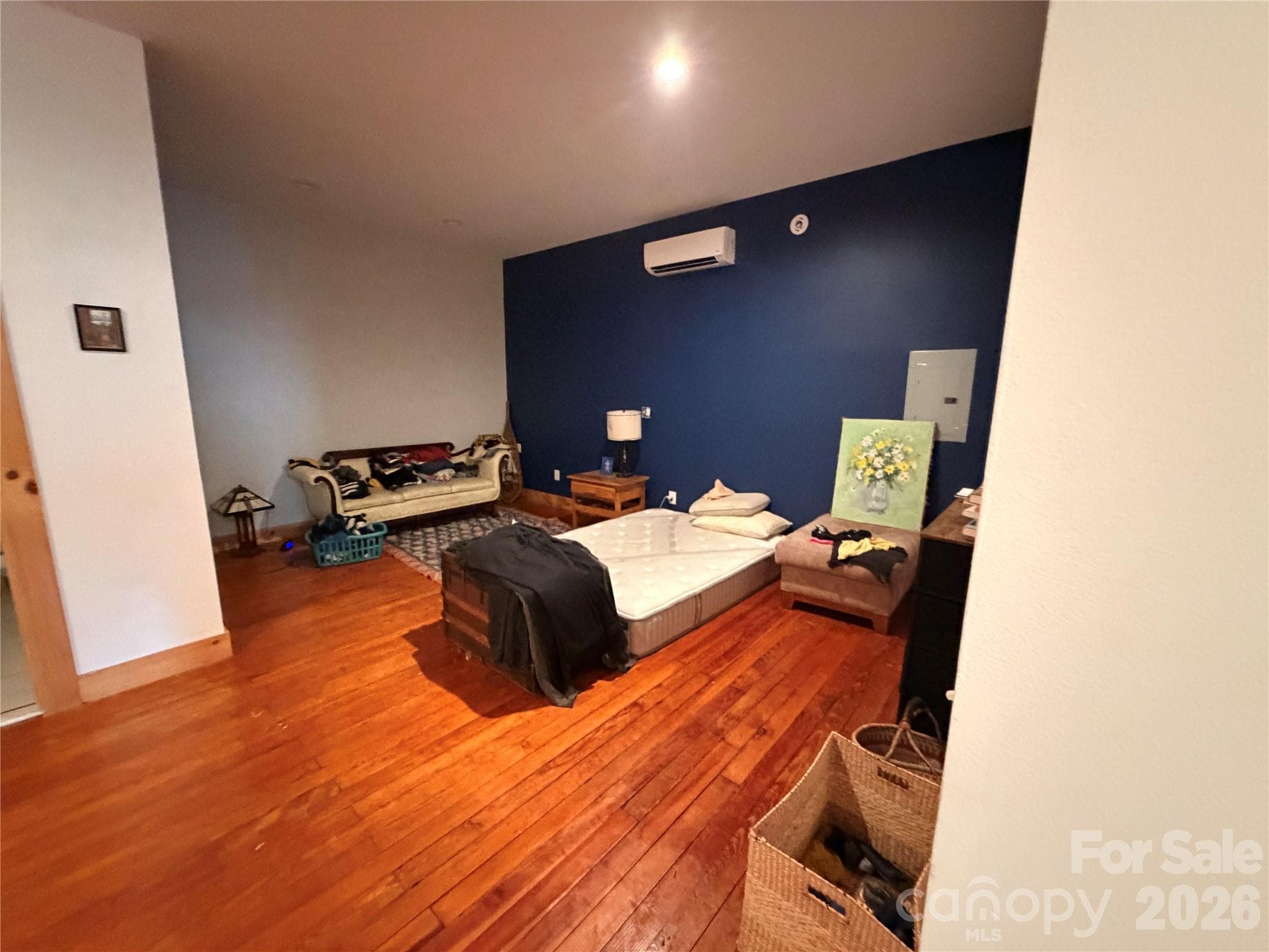 Large bedroom - 20 S Main Street S, Marshall