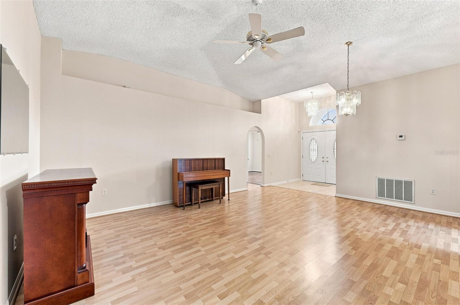 LIving room - 1181 WELCH HILL CIR, APOPKA