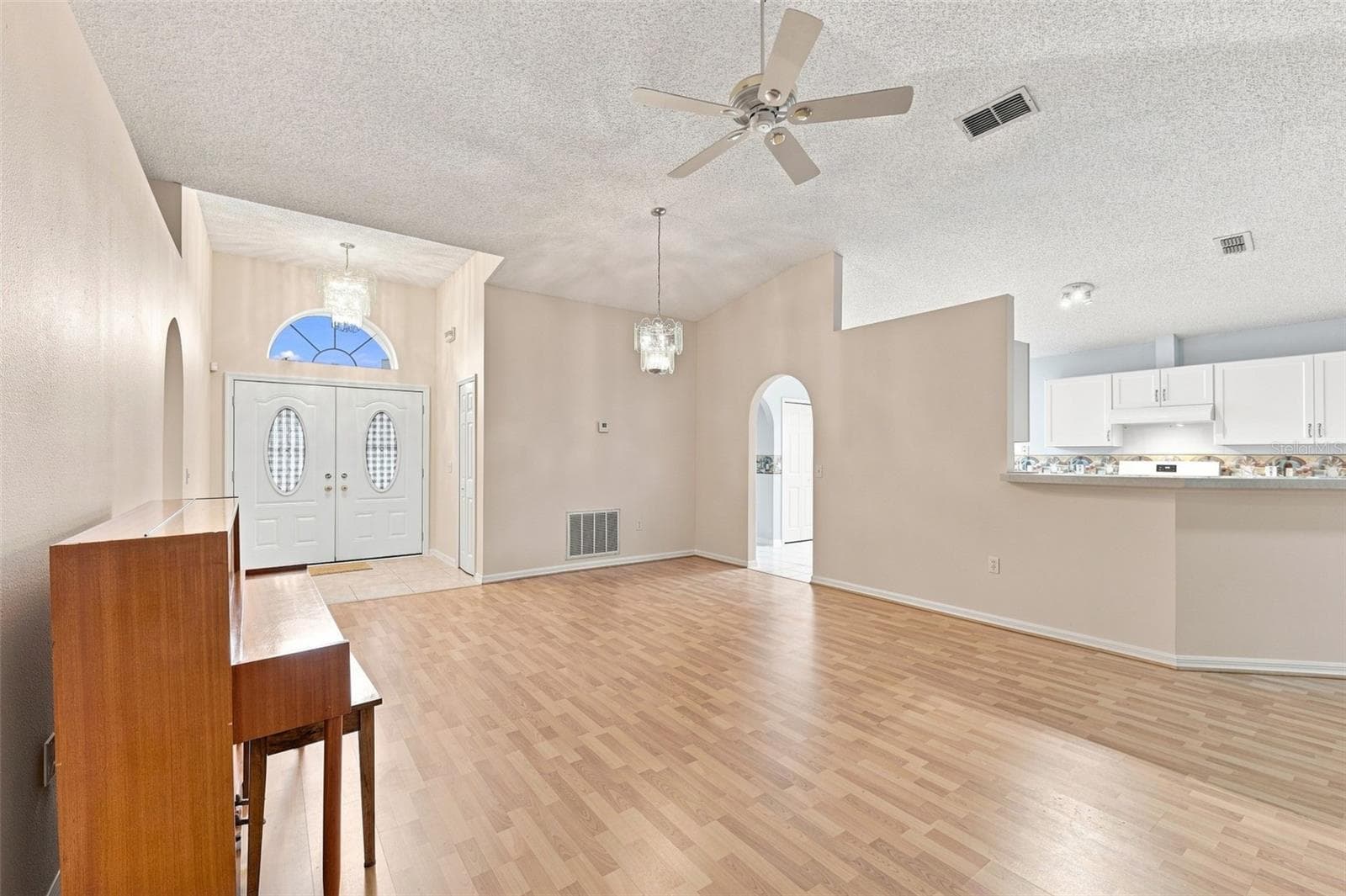 Living room - 1181 WELCH HILL CIR, APOPKA