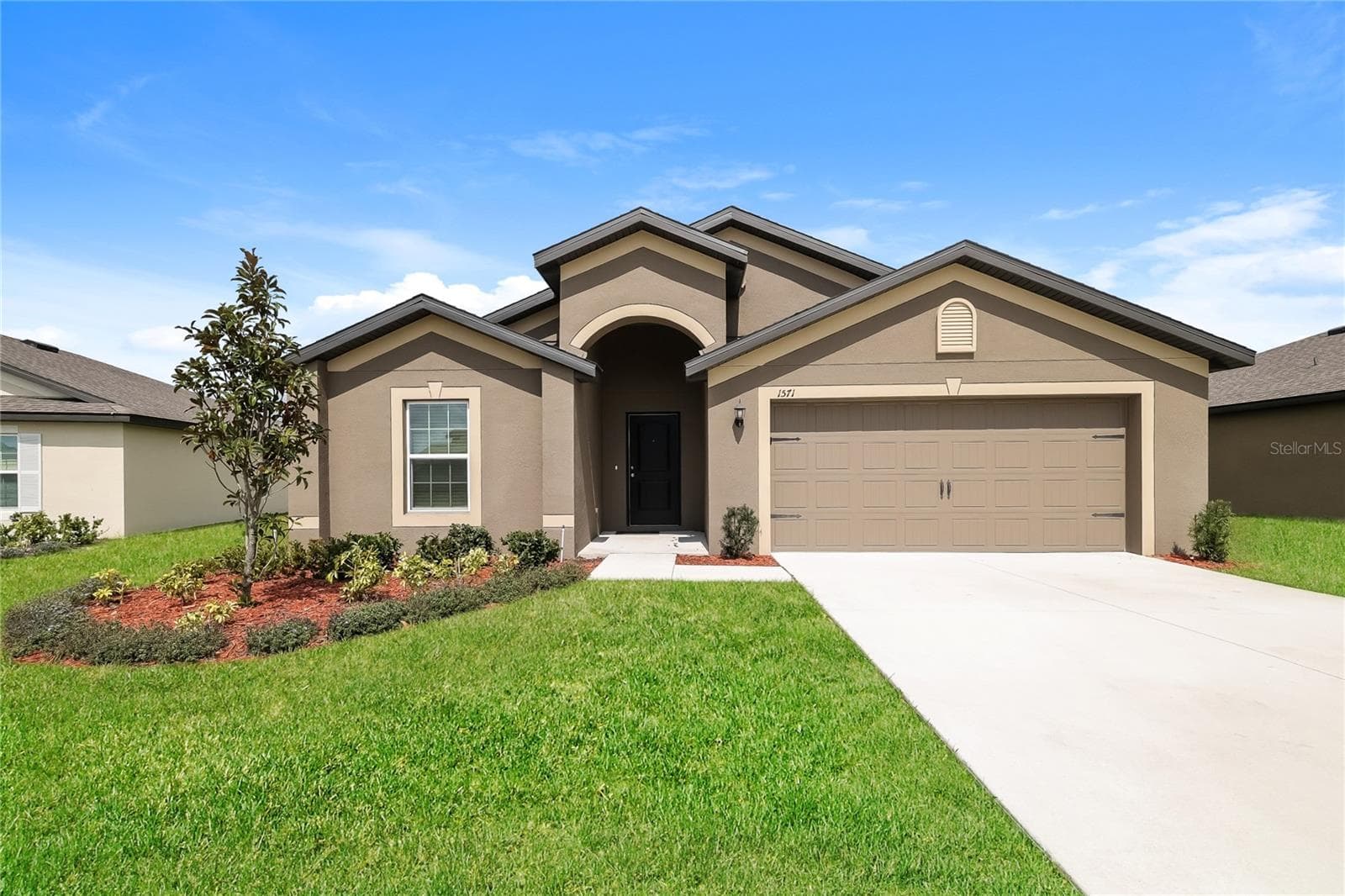 1571 SWAN LAKE CIR