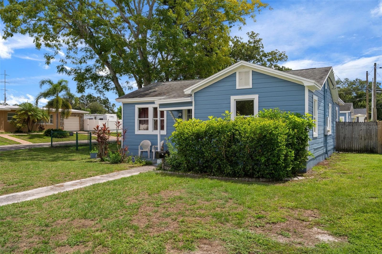 Single Family Residence at 5300 39 AVE N, ST PETERSBURG, photo 3 of 45