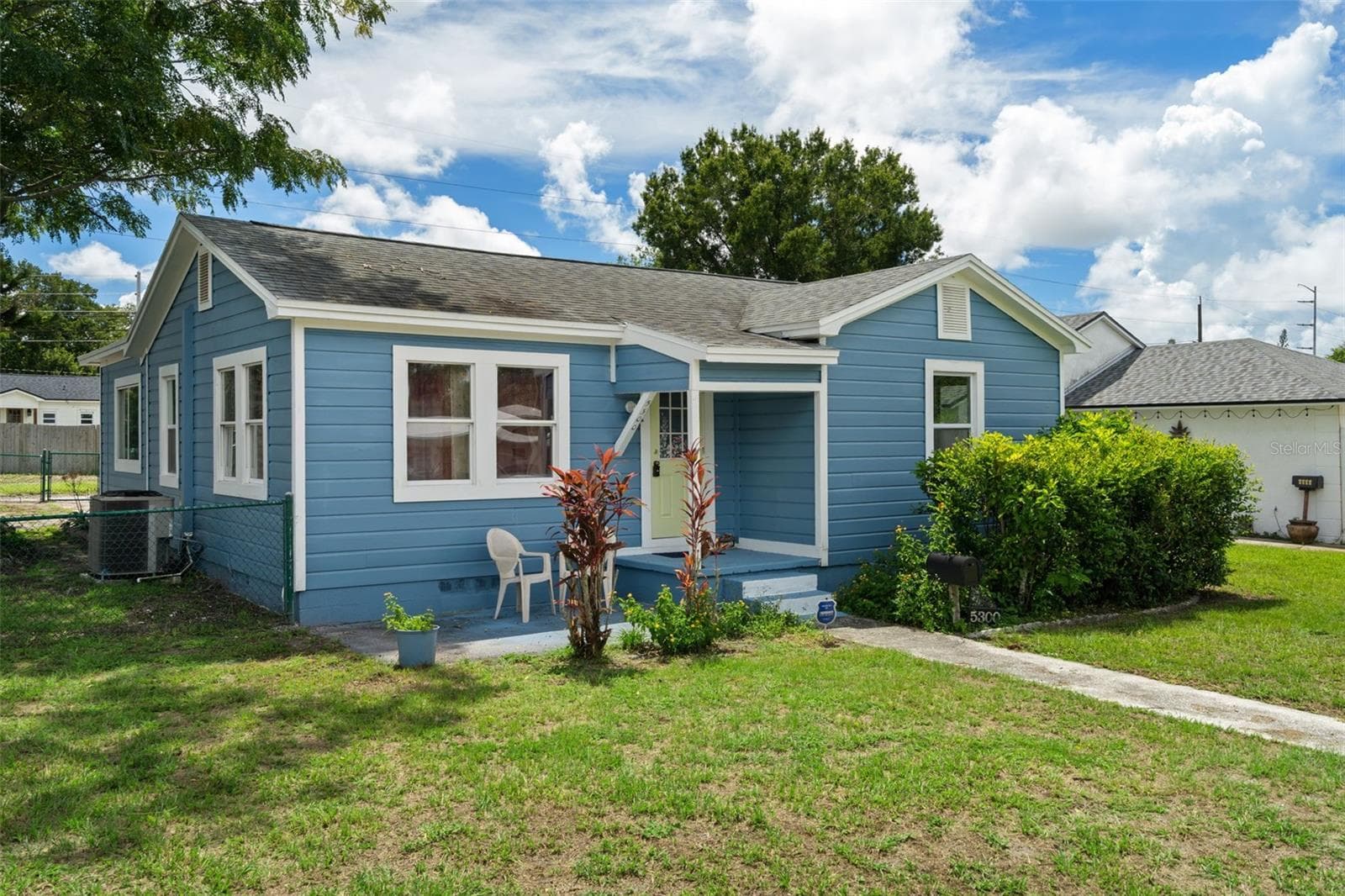 Single Family Residence at 5300 39 AVE N, ST PETERSBURG, photo 4 of 45