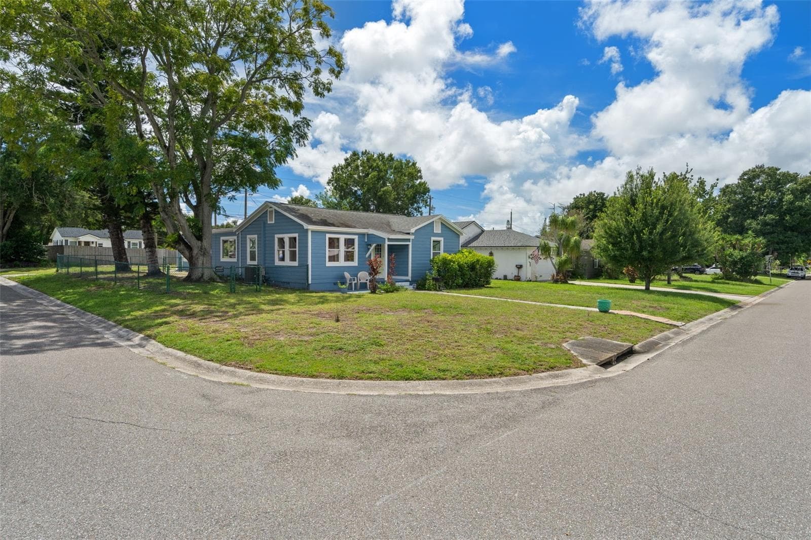 Single Family Residence at 5300 39 AVE N, ST PETERSBURG, photo 5 of 45