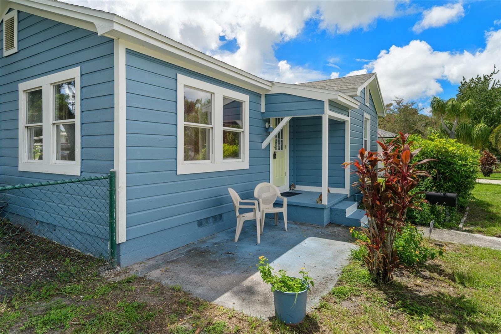 Single Family Residence at 5300 39 AVE N, ST PETERSBURG, photo 6 of 45