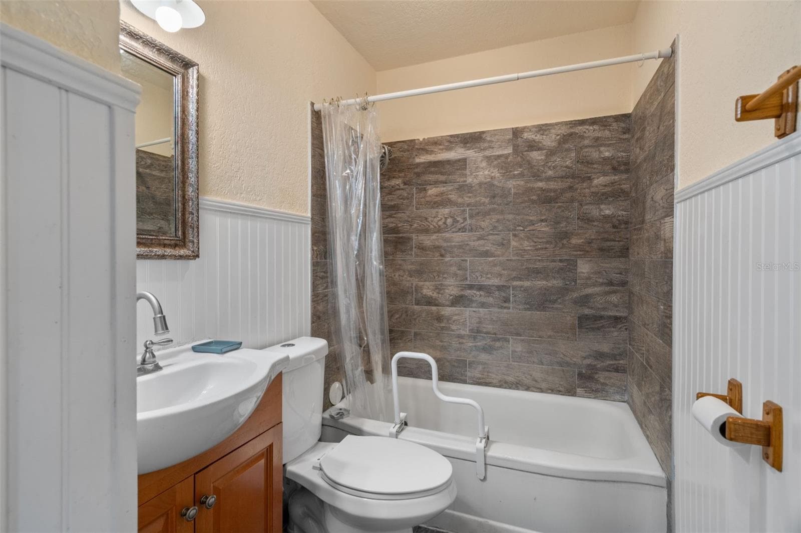 Single Family Residence at 5300 39 AVE N, ST PETERSBURG, photo 15 of 45