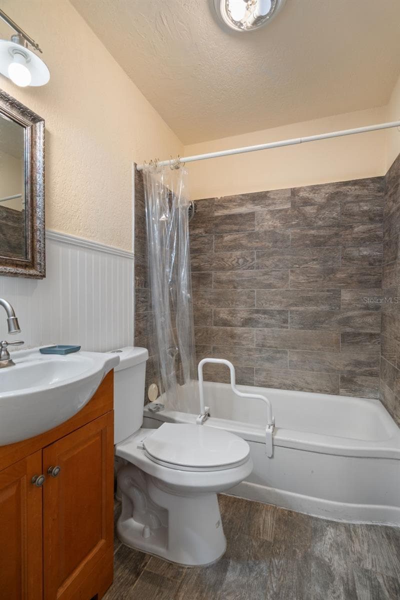 Single Family Residence at 5300 39 AVE N, ST PETERSBURG, photo 16 of 45