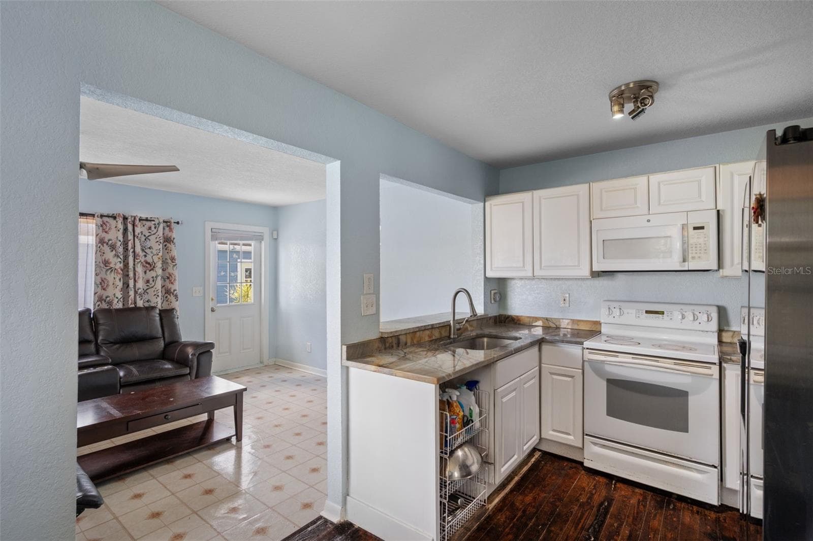 Single Family Residence at 5300 39 AVE N, ST PETERSBURG, photo 23 of 45