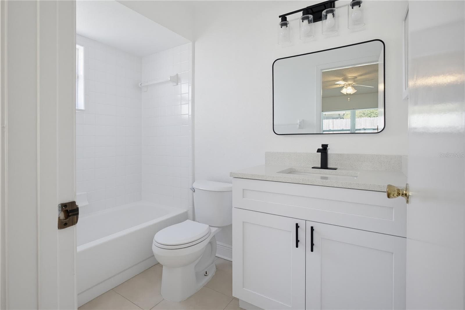 Master Bathroom - 1060 DEES DR, OVIEDO
