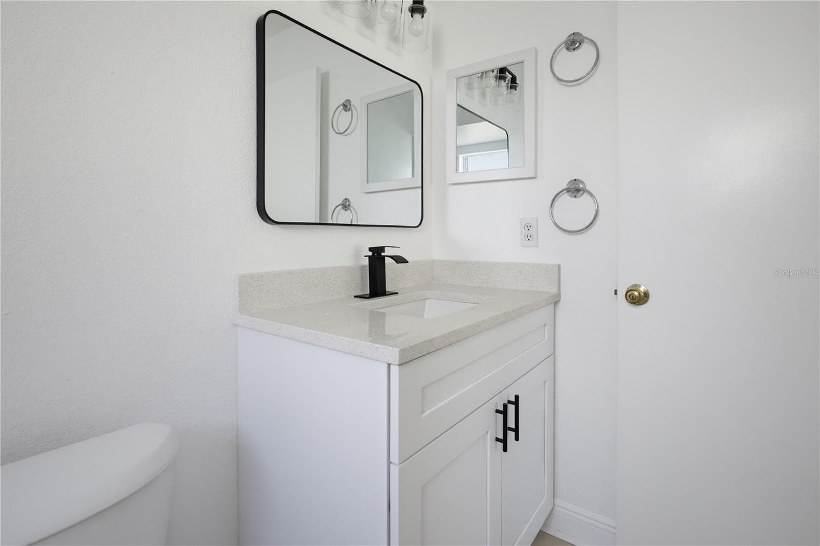 Master Bathroom - 1060 DEES DR, OVIEDO