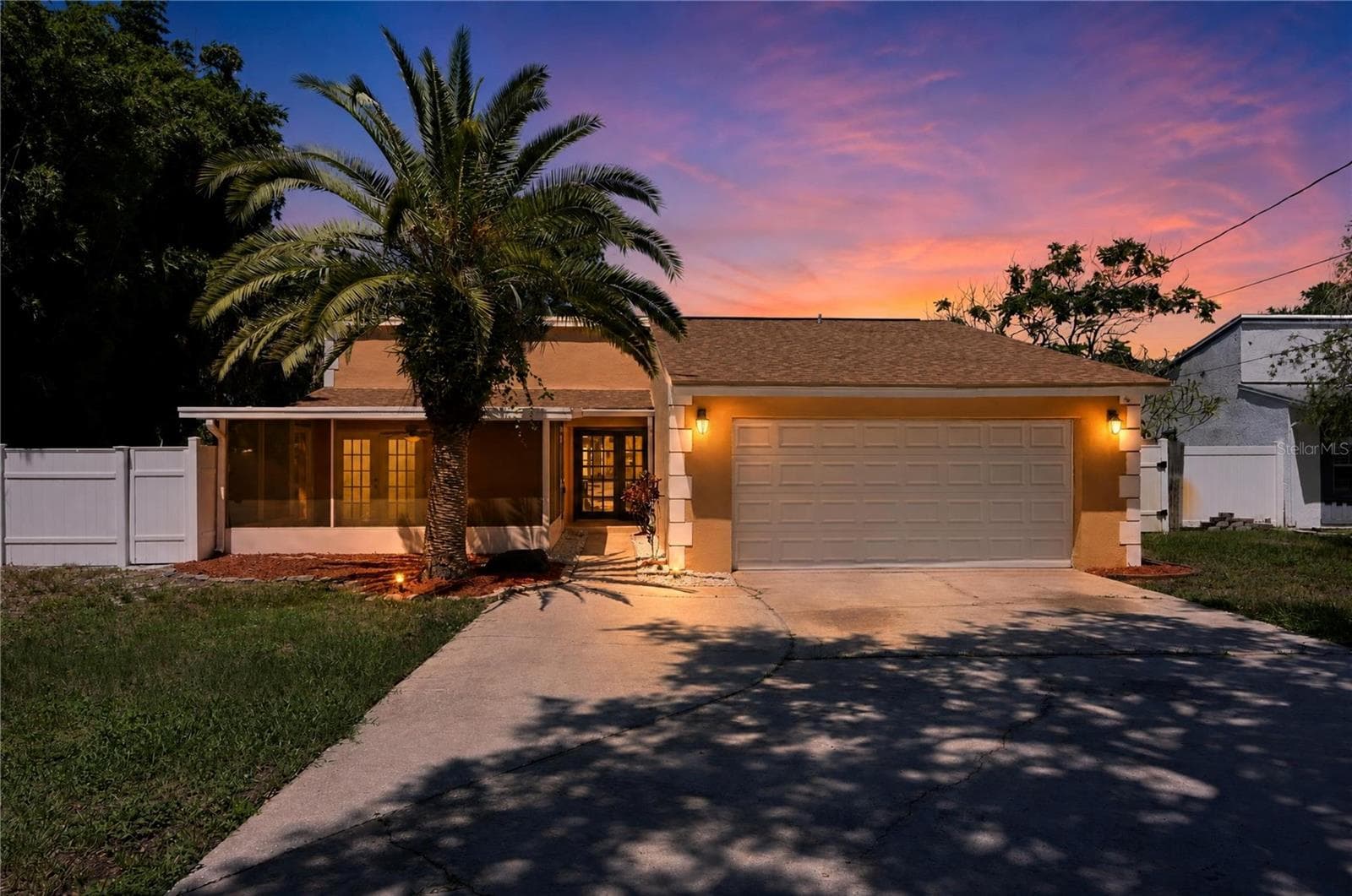 915 SEMINOLE BLVD