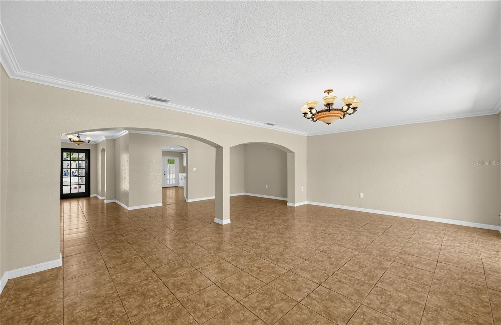 Single Family Residence at 915 SEMINOLE BLVD, TARPON SPRINGS, photo 4 of 26