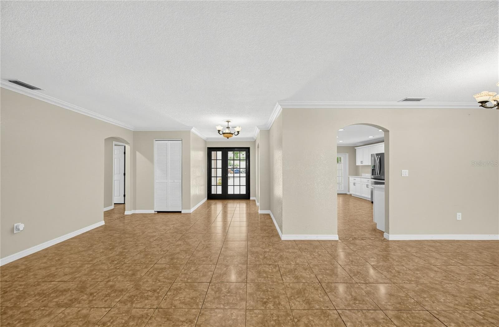 Single Family Residence at 915 SEMINOLE BLVD, TARPON SPRINGS, photo 6 of 26