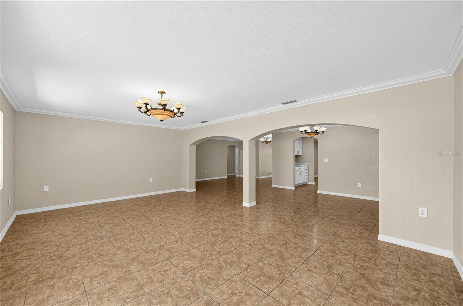 Single Family Residence at 915 SEMINOLE BLVD, TARPON SPRINGS, photo 8 of 26