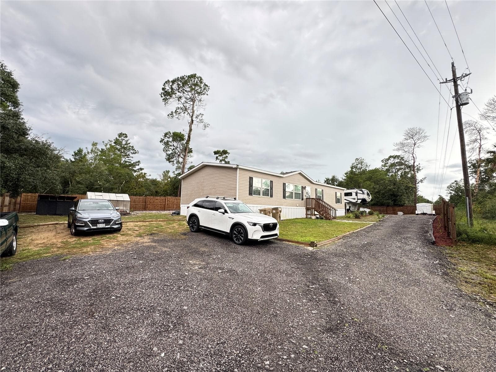 Ample Parking for multiple cars - 27590 COUNTY ROAD 42, PAISLEY
