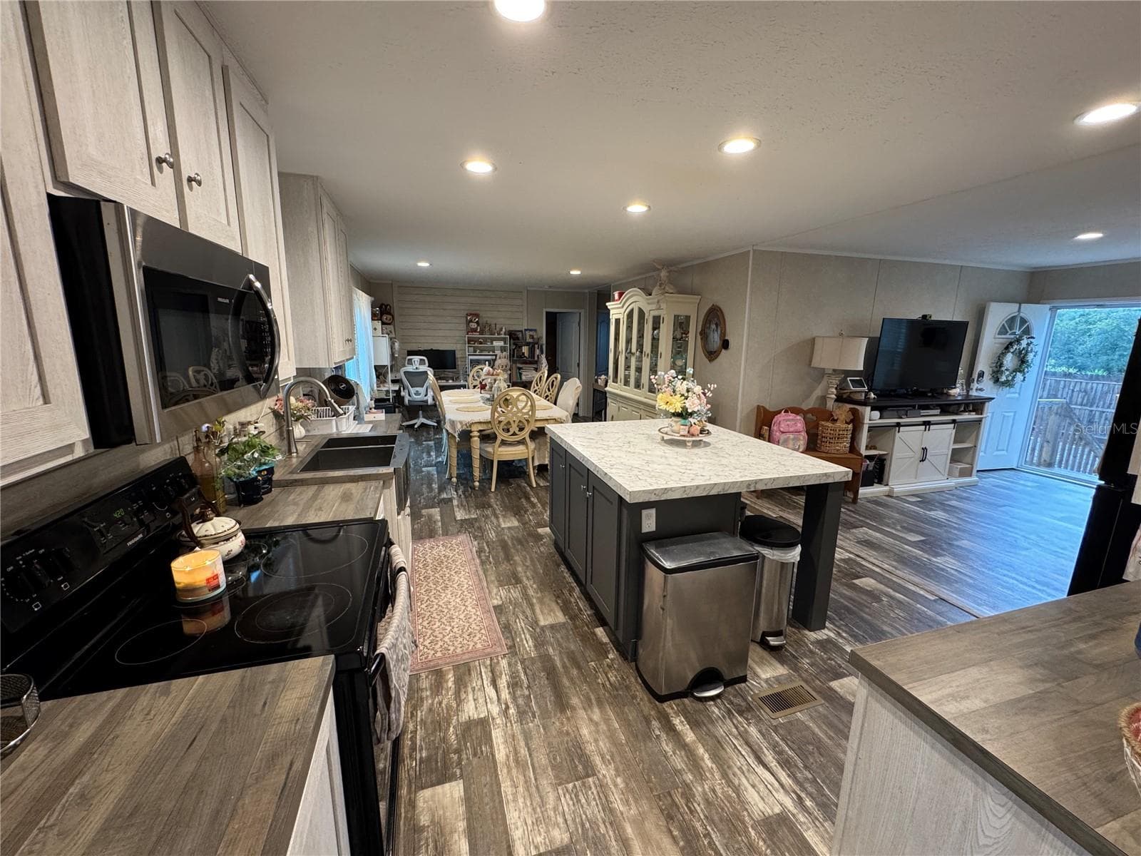 Just look at all this space! - 27590 COUNTY ROAD 42, PAISLEY