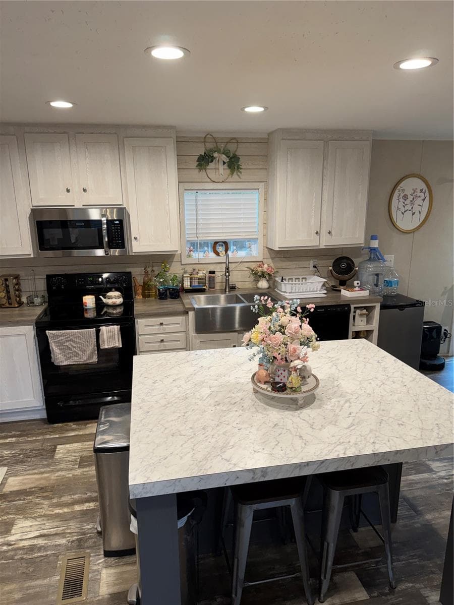 Manufactured Home at 27590 COUNTY ROAD 42, PAISLEY, photo 21 of 36