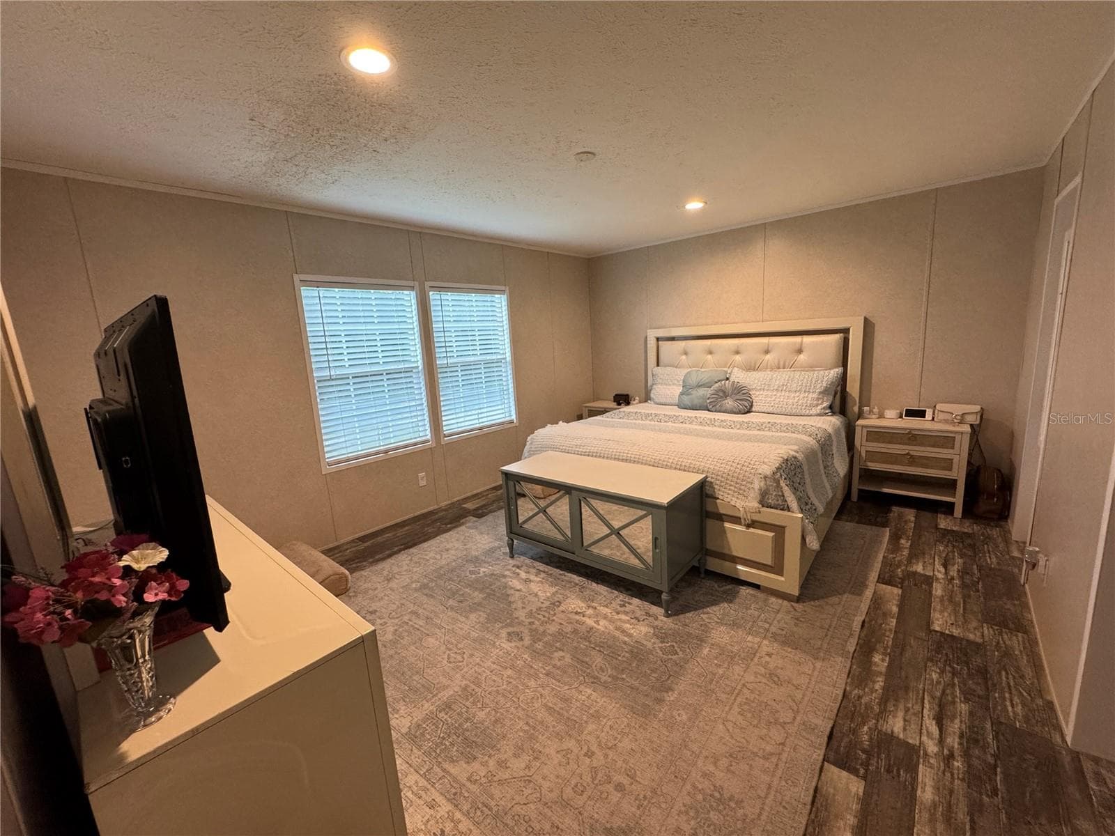 Spacious Master with walk-in closet - 27590 COUNTY ROAD 42, PAISLEY