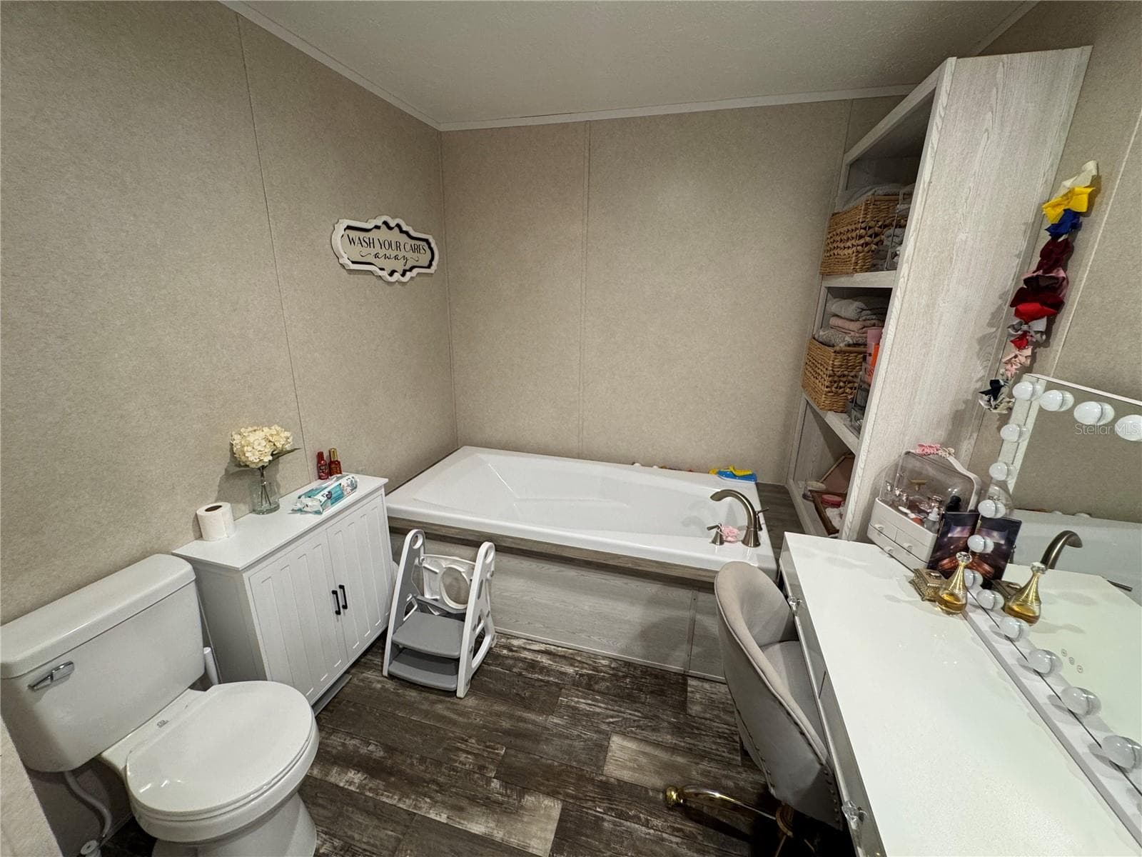 Spacious Master bathroom - 27590 COUNTY ROAD 42, PAISLEY