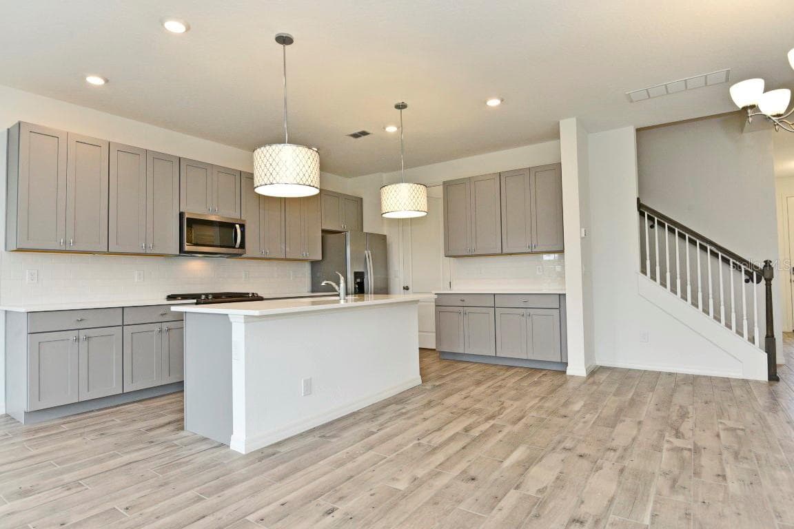 Townhouse at 720 BENOI DR, DAVENPORT, photo 8 of 42