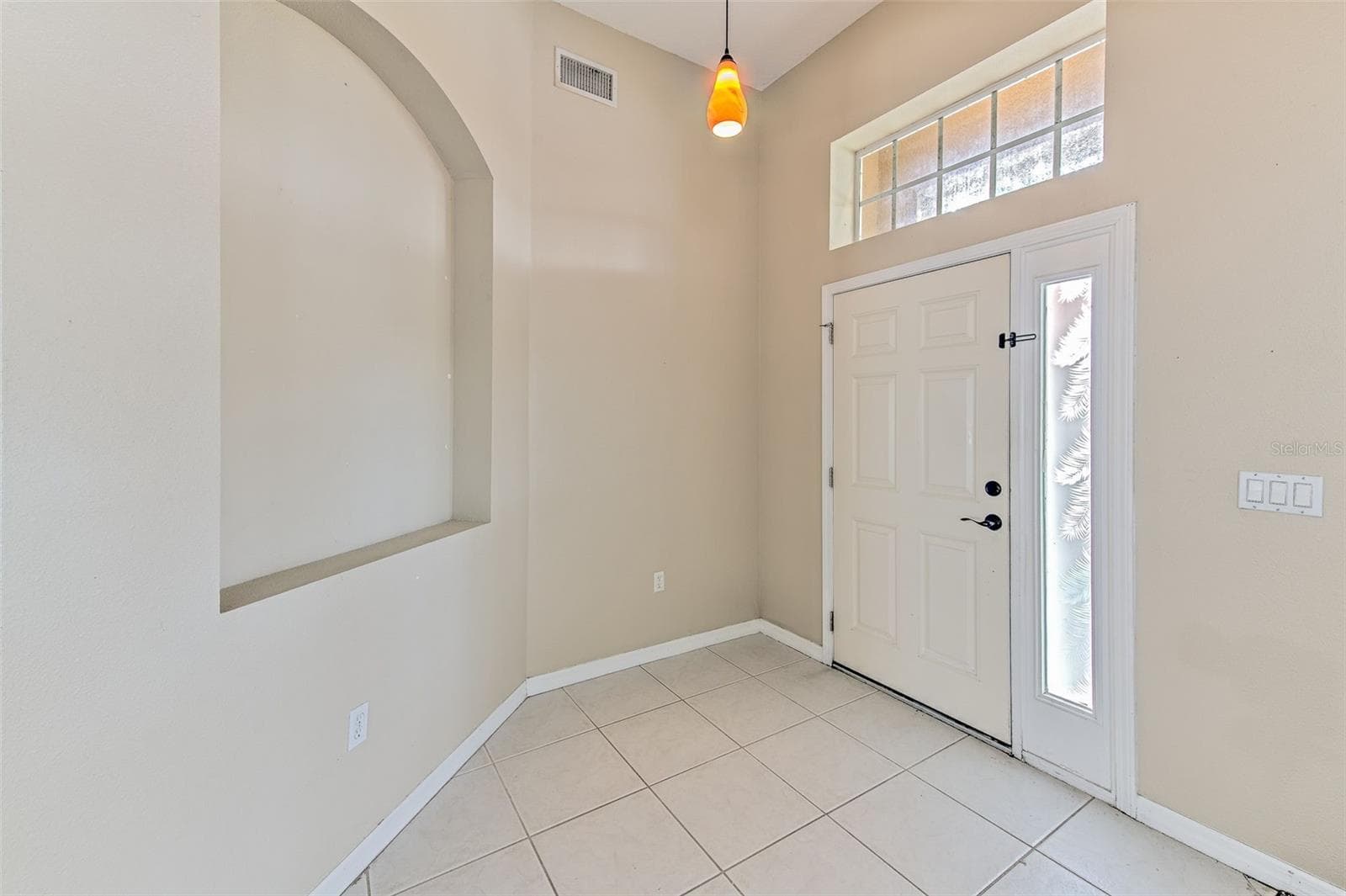 Single Family Residence at 3945 HAMPTON HILLS DR, LAKELAND, photo 3 of 33