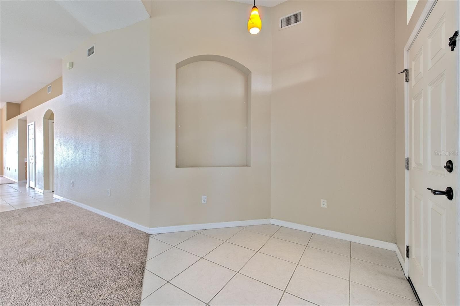 Single Family Residence at 3945 HAMPTON HILLS DR, LAKELAND, photo 4 of 33