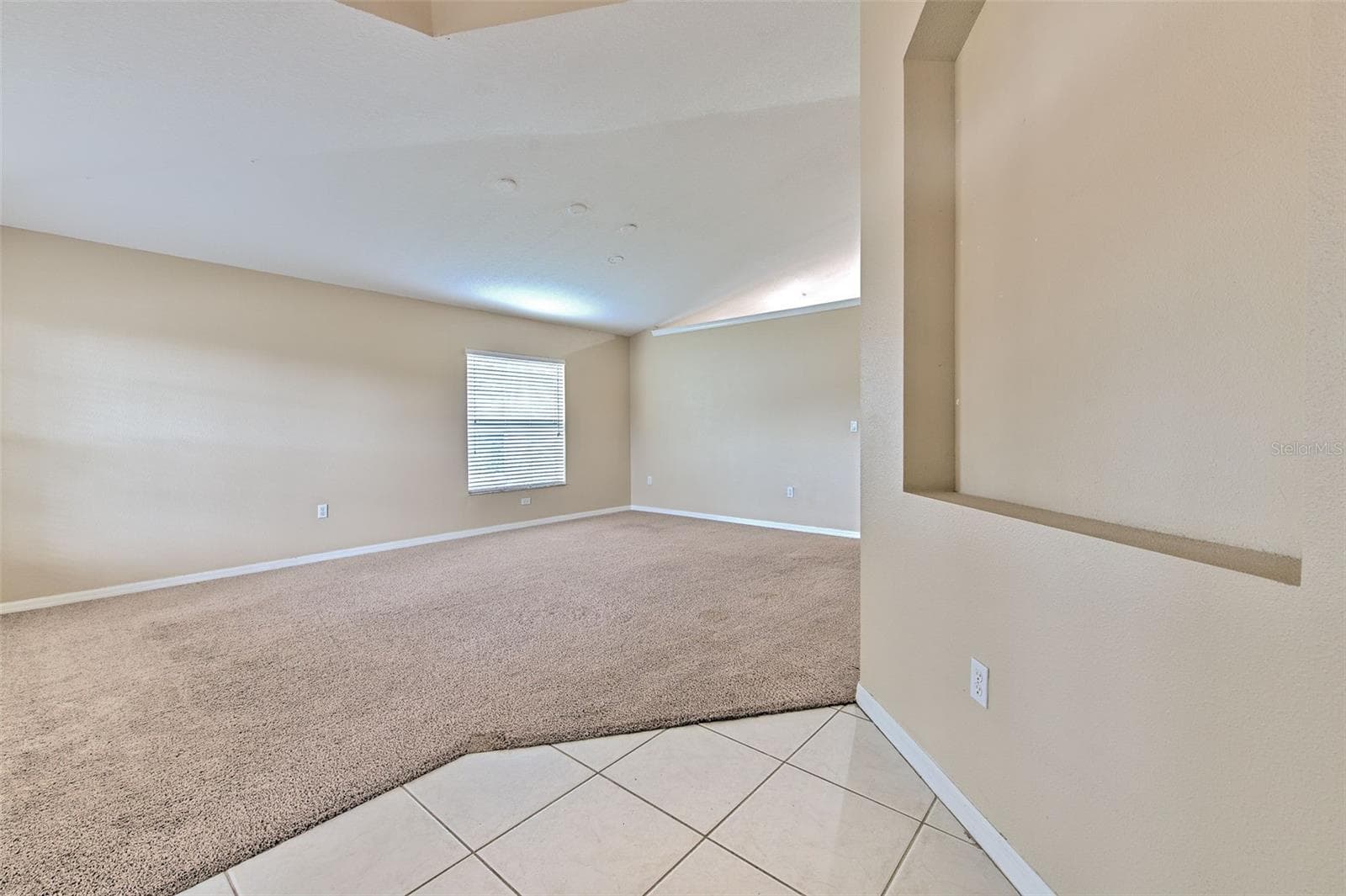 Single Family Residence at 3945 HAMPTON HILLS DR, LAKELAND, photo 5 of 33