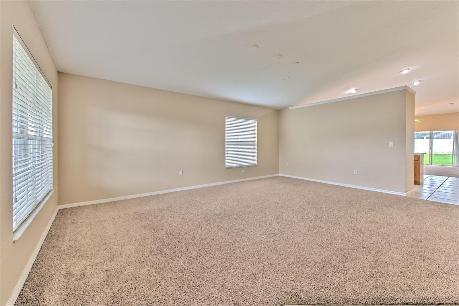 Single Family Residence at 3945 HAMPTON HILLS DR, LAKELAND, photo 6 of 33