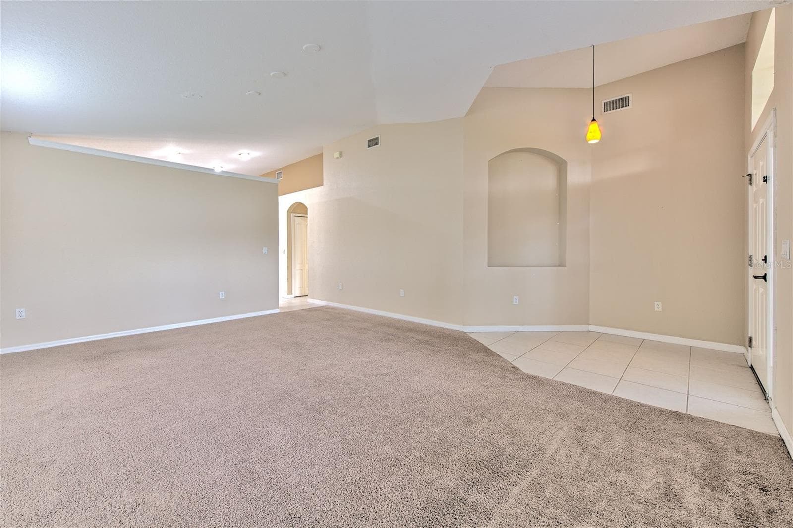 Single Family Residence at 3945 HAMPTON HILLS DR, LAKELAND, photo 7 of 33