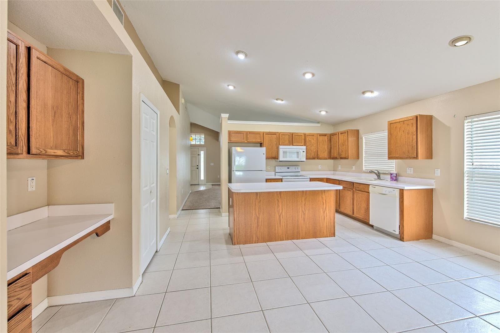 Single Family Residence at 3945 HAMPTON HILLS DR, LAKELAND, photo 12 of 33