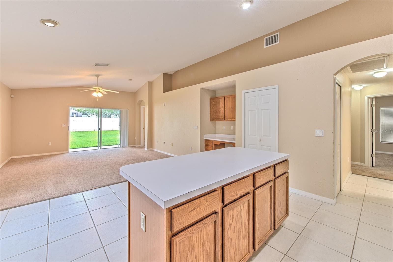 Single Family Residence at 3945 HAMPTON HILLS DR, LAKELAND, photo 13 of 33
