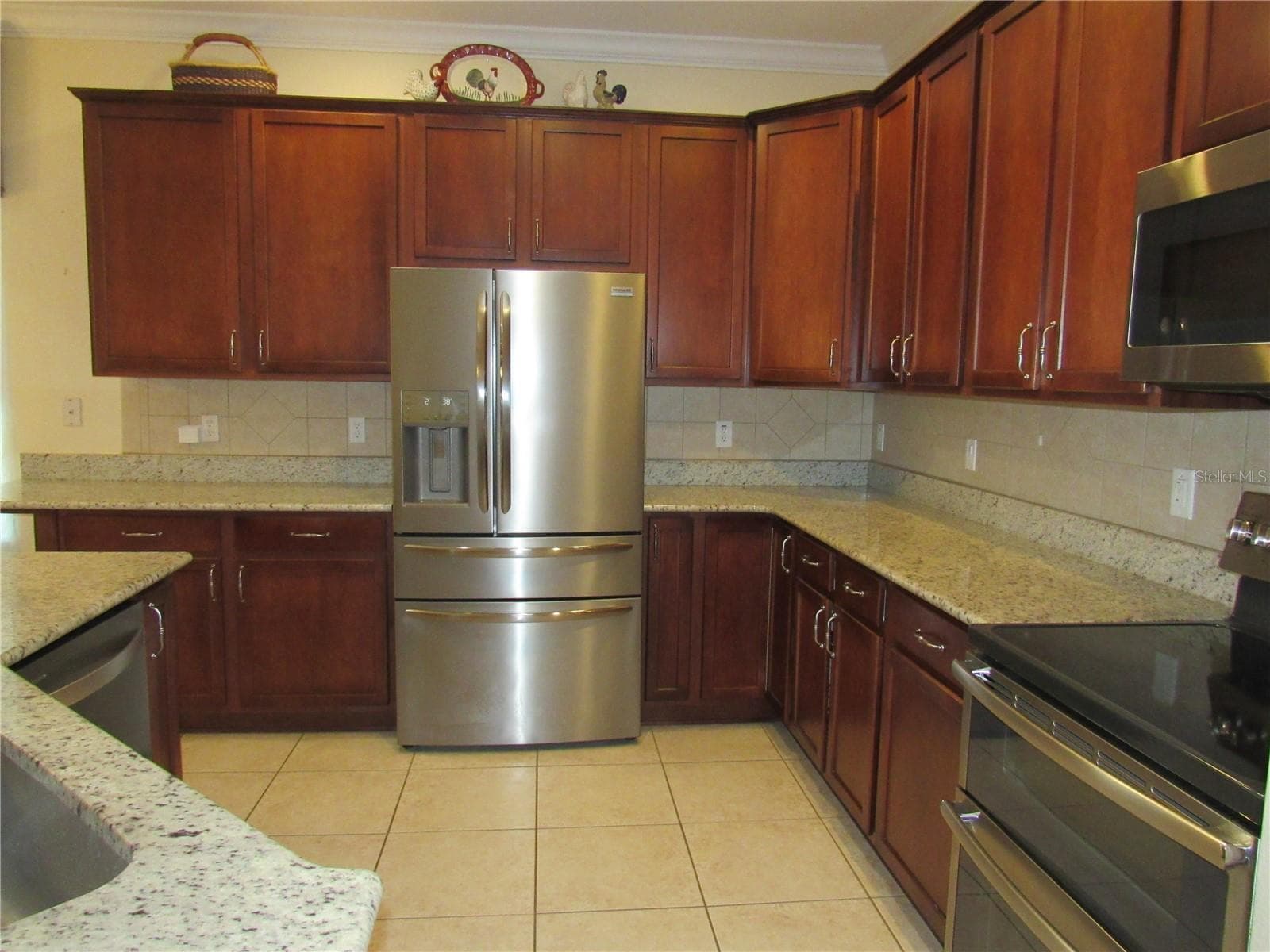 STAINLESS APPLIANCES - 506 HERON POINT WAY, DELAND