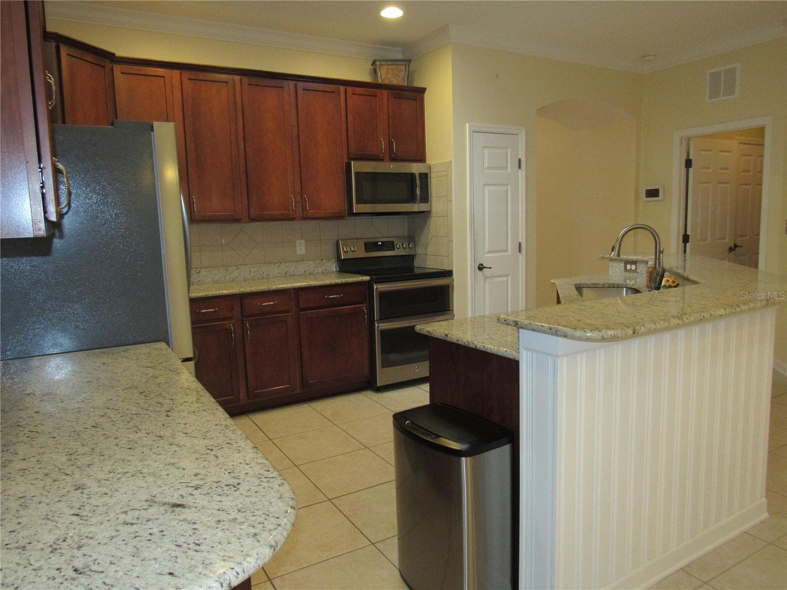LOTS OF COUNTER SPACE AND STORAGE - 506 HERON POINT WAY, DELAND