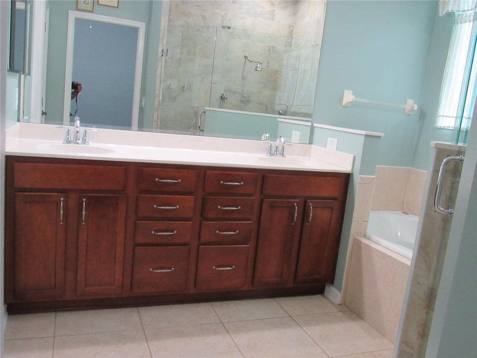 ENSUITE BATH DUAL SINKS - 506 HERON POINT WAY, DELAND