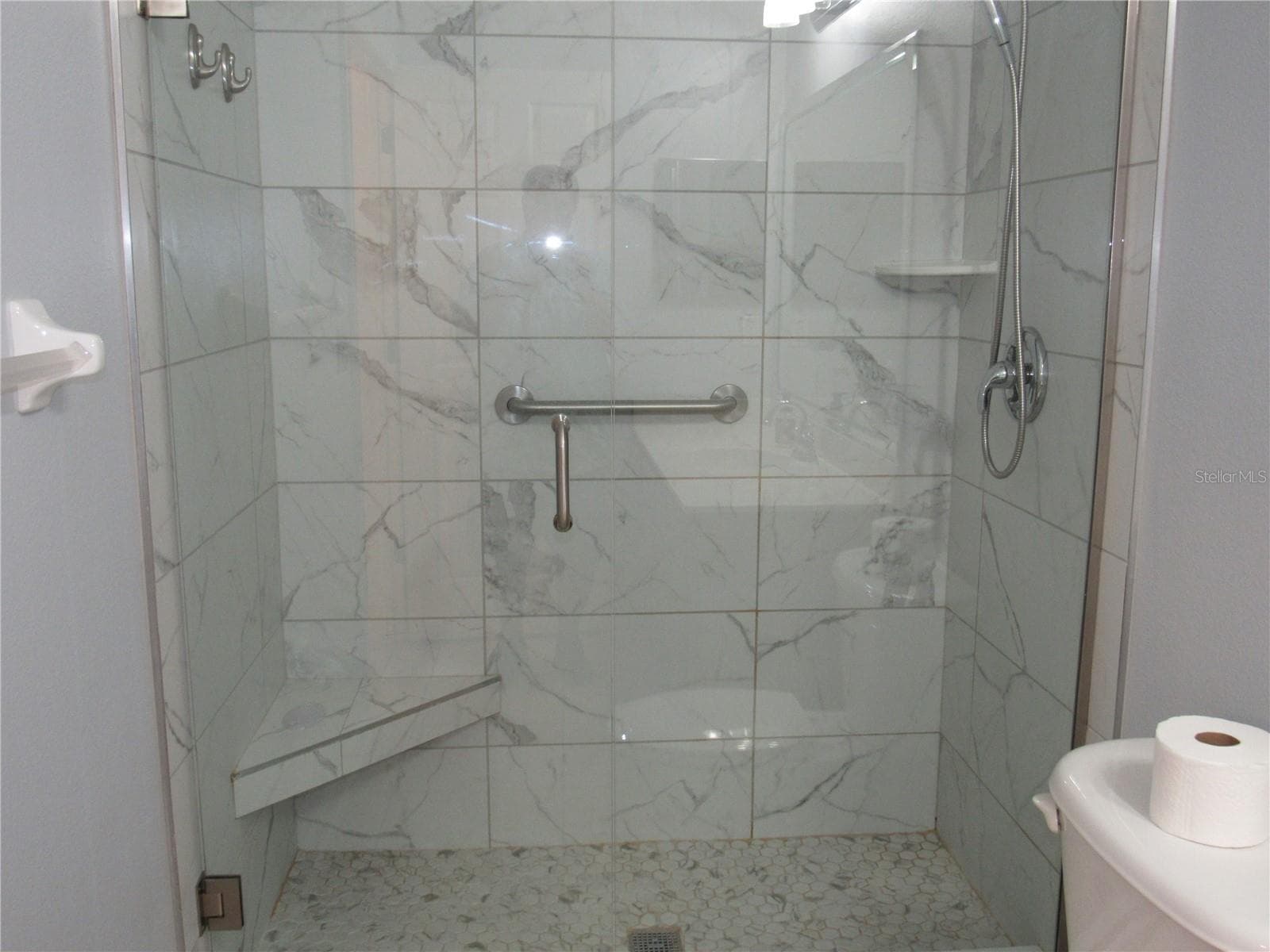 GUEST BATH WALK IN SHOWER - 506 HERON POINT WAY, DELAND