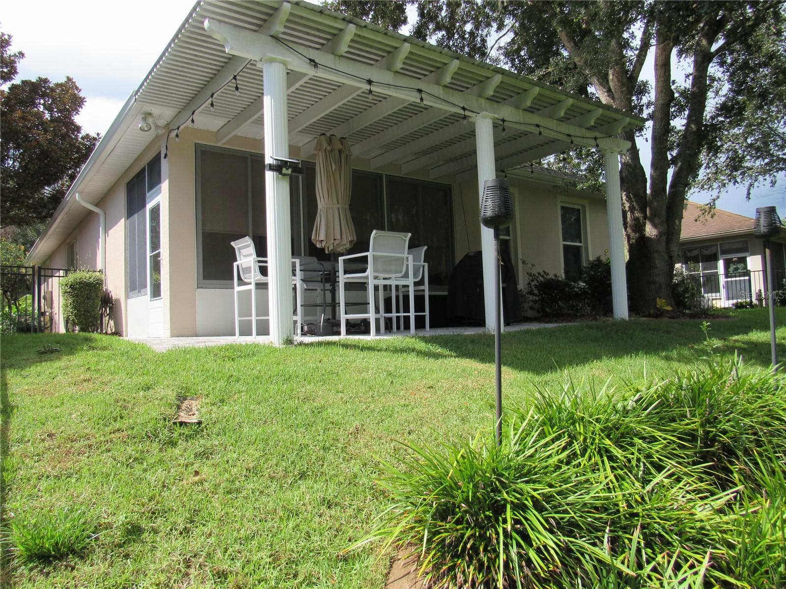 REAR YARD COVERED PATIO - 506 HERON POINT WAY, DELAND