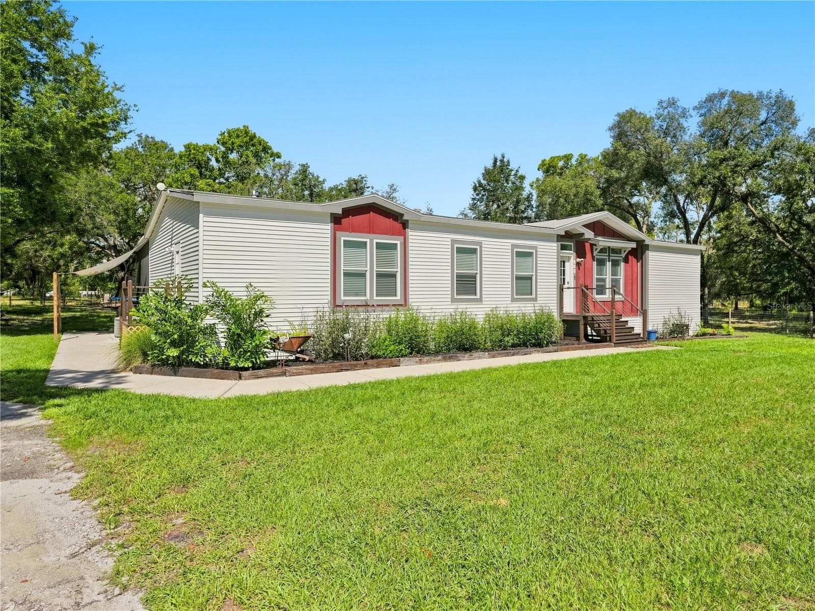 Manufactured Home at 341 SUNCOAST BLVD, SPRING HILL, photo 3 of 52