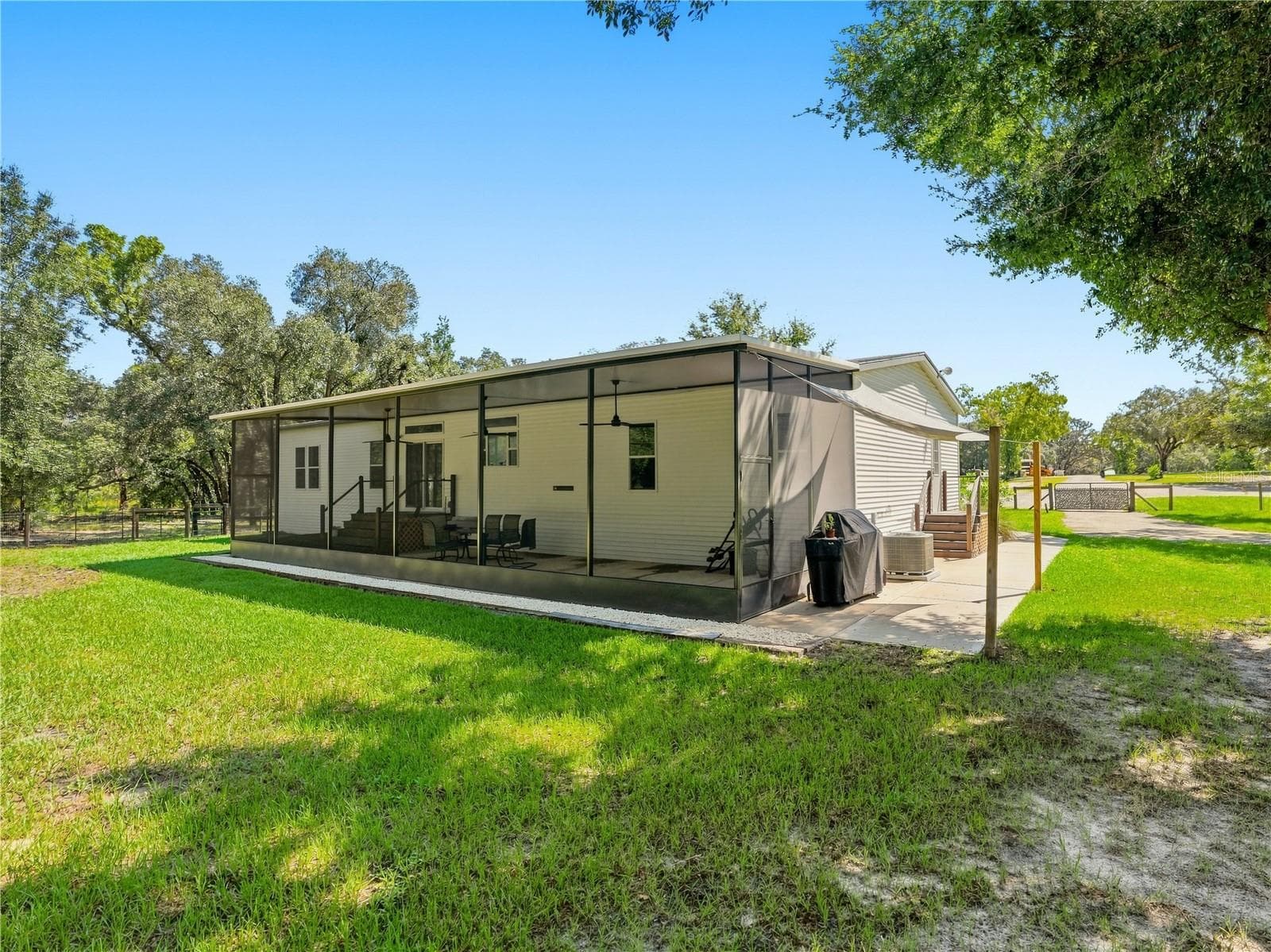 Manufactured Home at 341 SUNCOAST BLVD, SPRING HILL, photo 45 of 52