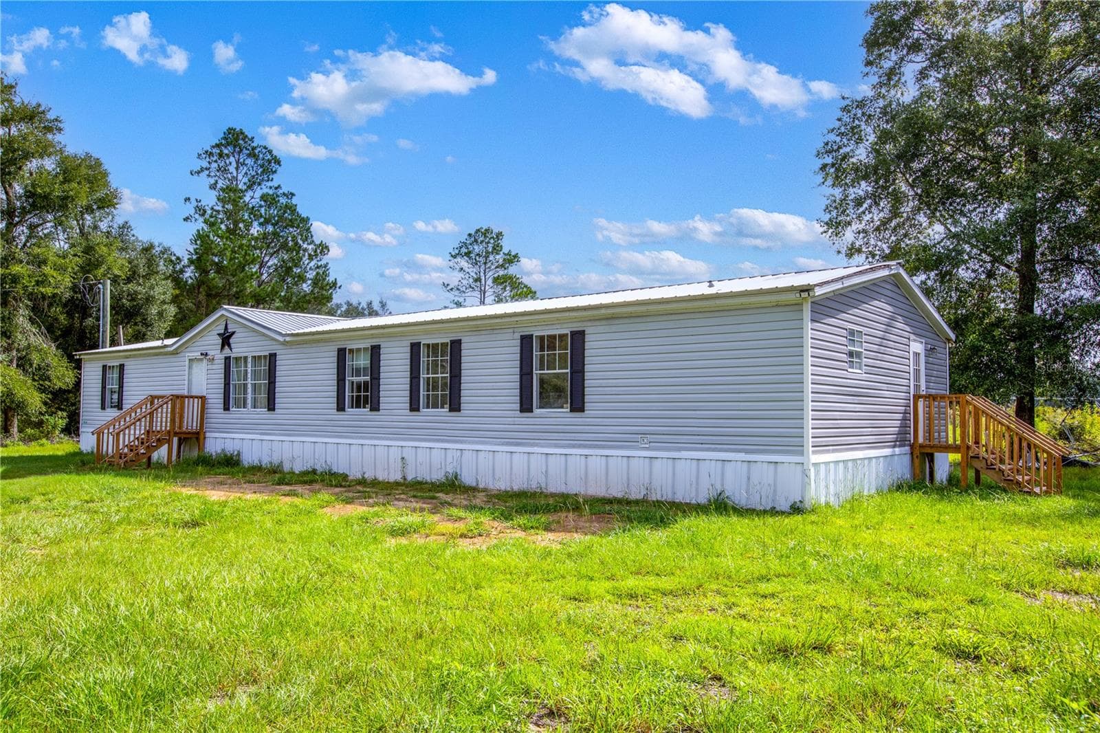 Manufactured Home at 243 SW REIGEL CT, LAKE CITY, photo 2 of 32
