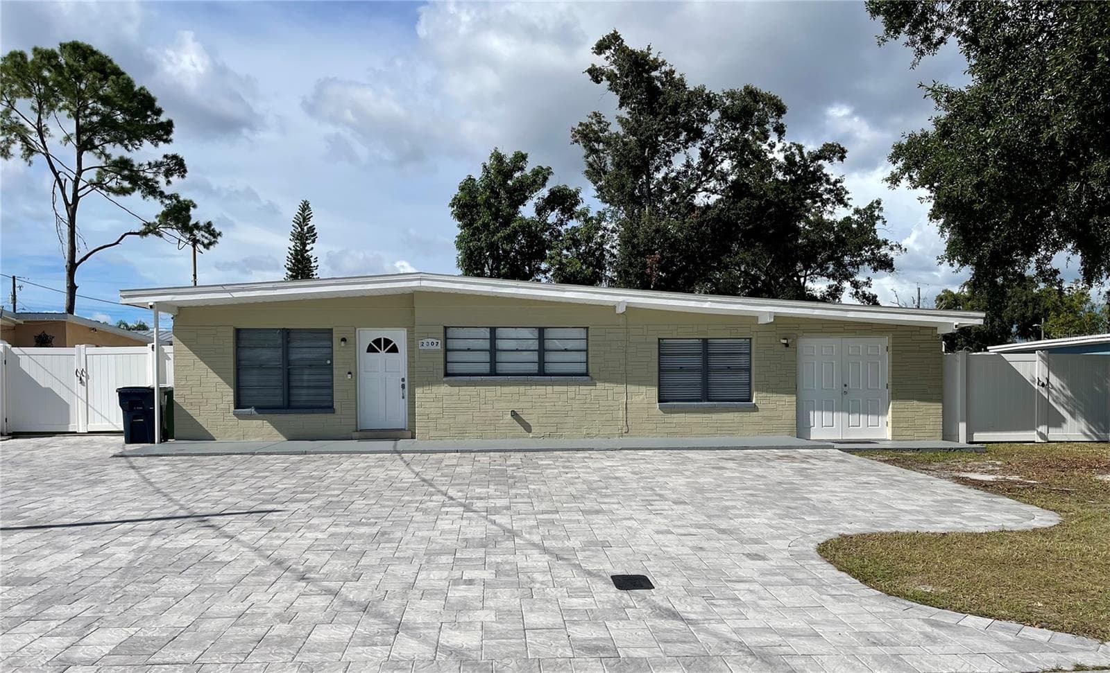 2307 W HAMILTON AVE