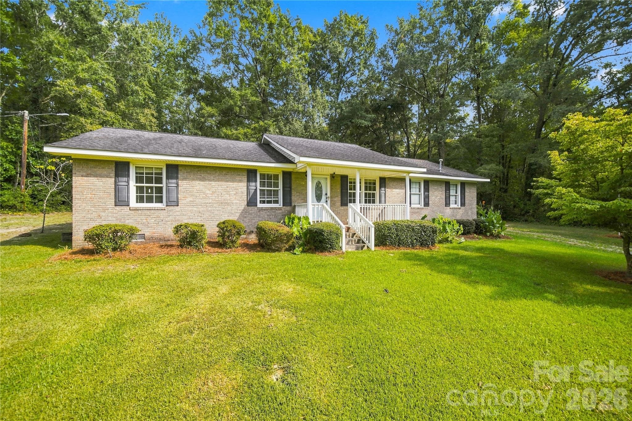 Single Family Residence at 556 Oakhaven Drive, Lancaster, photo 2 of 46