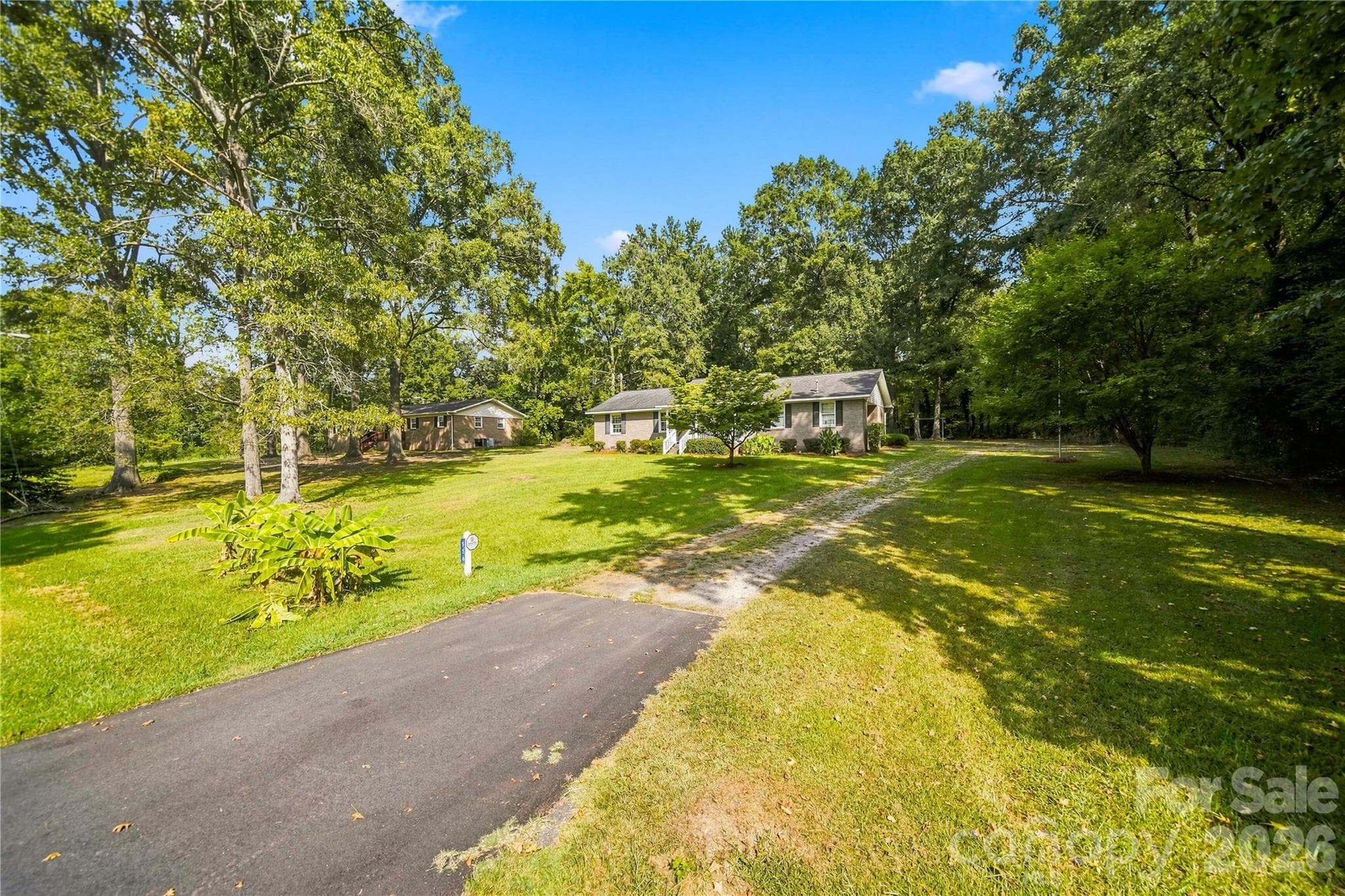 Single Family Residence at 556 Oakhaven Drive, Lancaster, photo 3 of 46