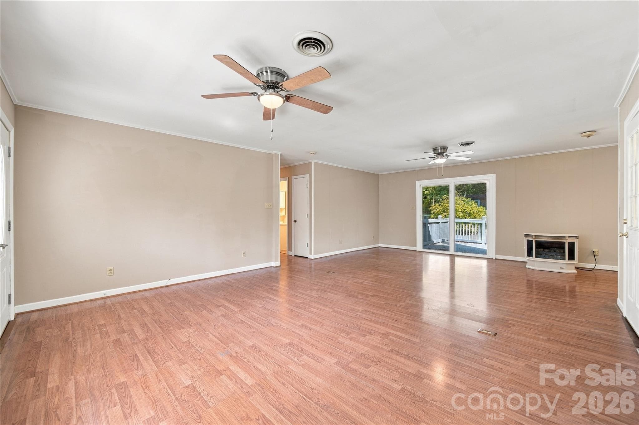 Single Family Residence at 556 Oakhaven Drive, Lancaster, photo 8 of 46