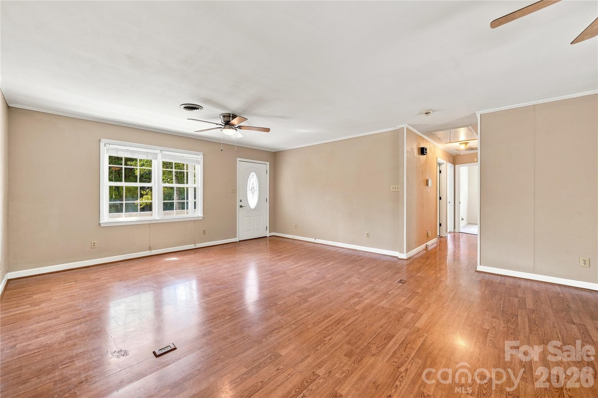 Single Family Residence at 556 Oakhaven Drive, Lancaster, photo 9 of 46