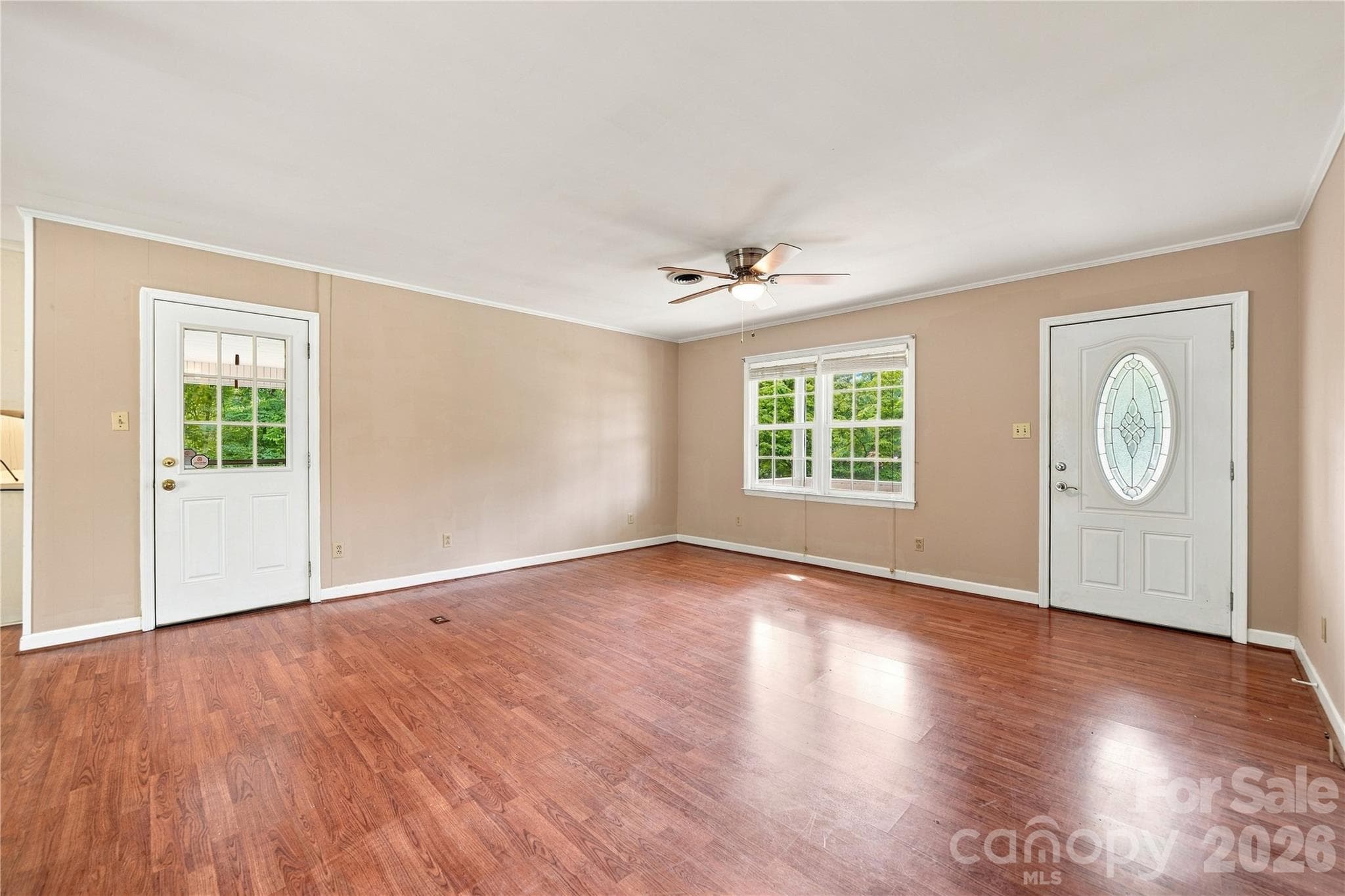 Single Family Residence at 556 Oakhaven Drive, Lancaster, photo 10 of 46