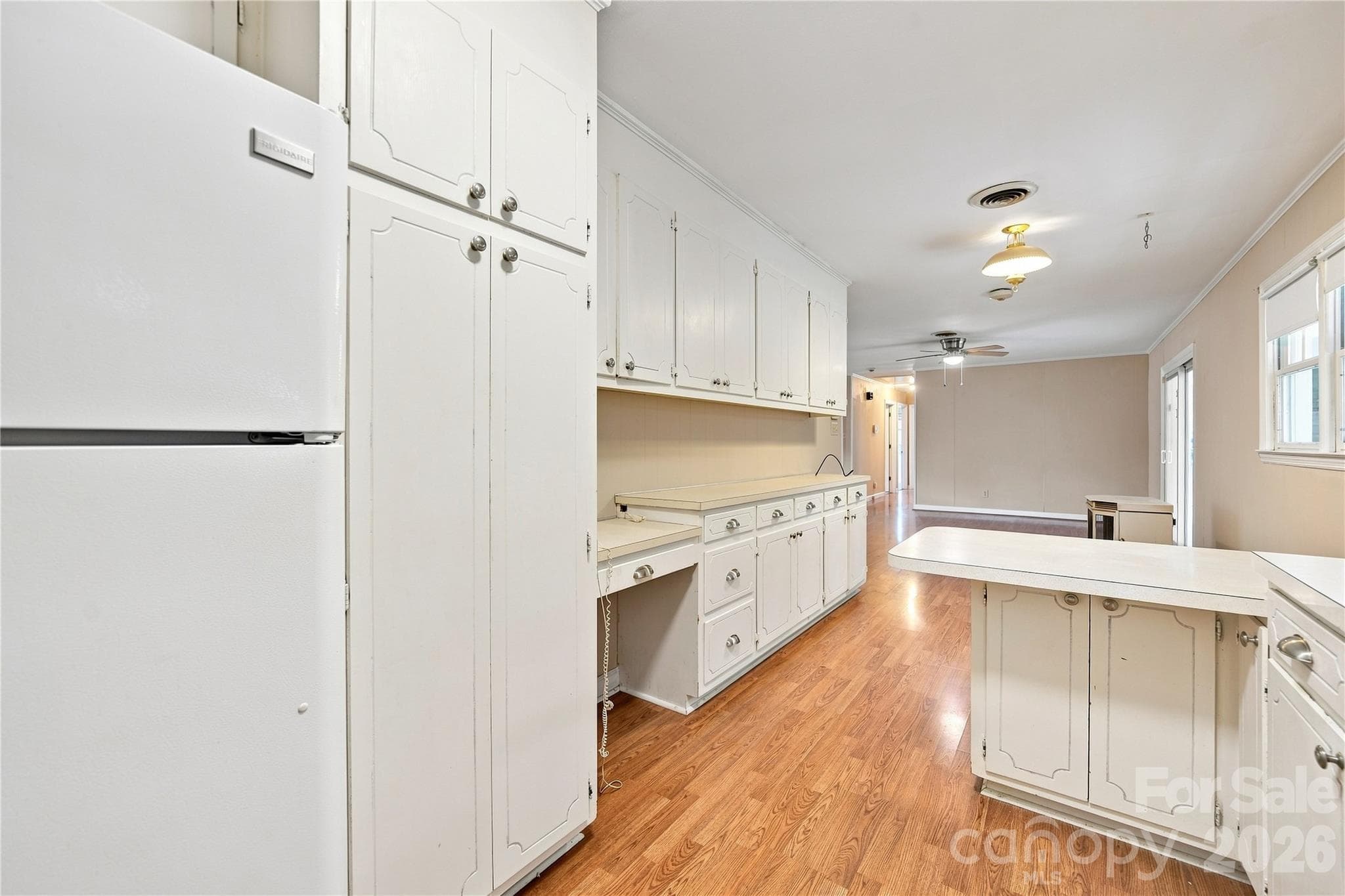 Single Family Residence at 556 Oakhaven Drive, Lancaster, photo 18 of 46