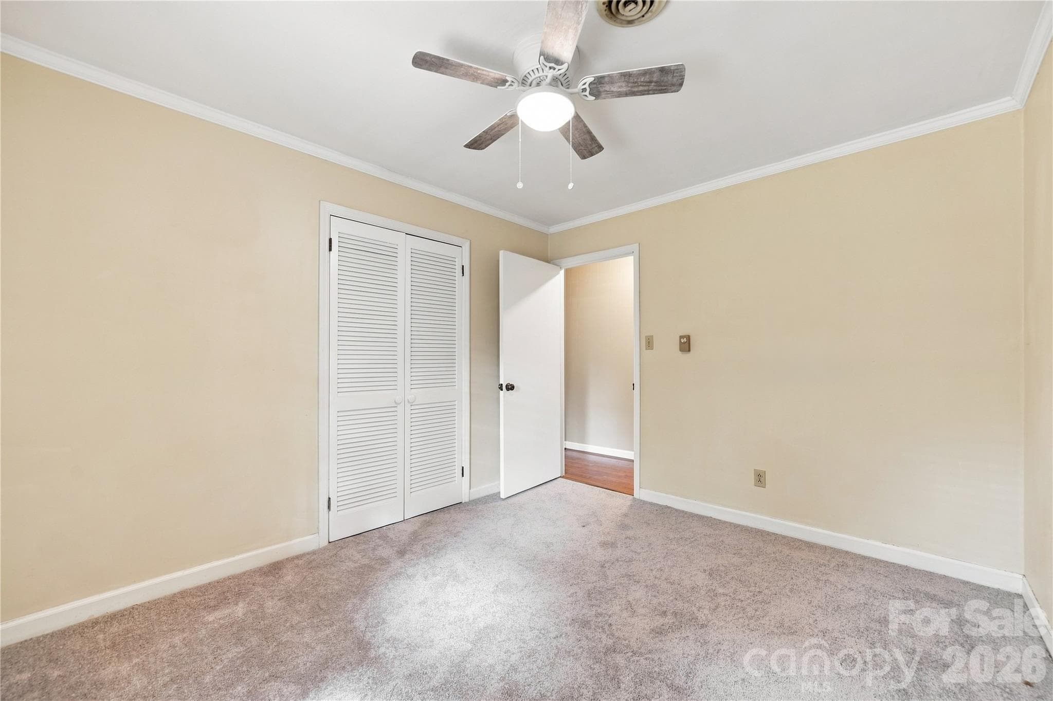 Single Family Residence at 556 Oakhaven Drive, Lancaster, photo 26 of 46